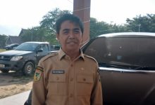 Sekretaris DPRD Kabupaten Sigi, Toni Ponulele, memberikan keterangan terkait penggalangan bantuan kemanusiaan bagi warga terdampak gempa di Kabupaten Sigi, Senin (22/6/2026).