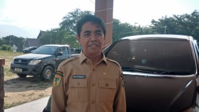 Sekretaris DPRD Kabupaten Sigi, Toni Ponulele, memberikan keterangan terkait penggalangan bantuan kemanusiaan bagi warga terdampak gempa di Kabupaten Sigi, Senin (22/6/2026).