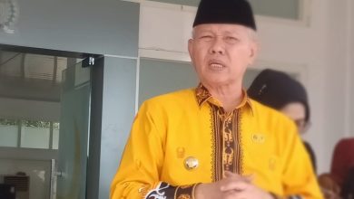 Bupati Sigi Mohamad Rizal Intjenae usai menghadiri Rapat Paripurna DPRD Sigi, Senin (22/6/2026). Dalam rapat paripurna Hari Jadi ke-18 Kabupaten Sigi yang digelar sebelumnya, ia menegur panitia dan mempertanyakan absennya tokoh pemekaran.