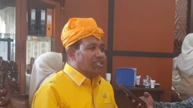 Ketua DPRD Kabupaten Sigi Minhar Tjeho memberikan keterangan kepada wartawan usai Rapat Paripurna Istimewa Hari Jadi ke-18 Kabupaten Sigi, Senin (22/6/2026).