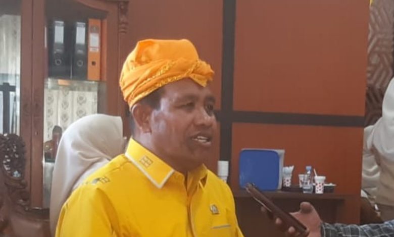 Ketua DPRD Kabupaten Sigi Minhar Tjeho memberikan keterangan kepada wartawan usai Rapat Paripurna Istimewa Hari Jadi ke-18 Kabupaten Sigi, Senin (22/6/2026).
