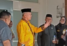 Bupati Sigi Mohamad Rizal Intjenae usai menghadiri Rapat Paripurna DPRD Kabupaten Sigi, Senin (22/6/2026). Dalam rapat tersebut, pemerintah daerah menyampaikan Raperda Pertanggungjawaban Pelaksanaan APBD Tahun Anggaran 2025 dengan realisasi belanja mencapai 91,69 persen.