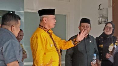 Bupati Sigi Mohamad Rizal Intjenae usai menghadiri Rapat Paripurna DPRD Kabupaten Sigi, Senin (22/6/2026). Dalam rapat tersebut, pemerintah daerah menyampaikan Raperda Pertanggungjawaban Pelaksanaan APBD Tahun Anggaran 2025 dengan realisasi belanja mencapai 91,69 persen.