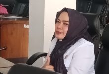 Juru Bicara Fraksi Partai NasDem DPRD Sigi, Irma Haflianti Yangka, menyampaikan pandangan umum fraksi terhadap tiga Ranperda dalam rapat paripurna DPRD Kabupaten Sigi.