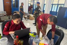 im Penyidik Bidang Tindak Pidana Khusus Kejaksaan Tinggi Sulawesi Tengah melakukan penggeledahan dan penyitaan dokumen di Kantor UPP Kelas III Kolonodale, Kabupaten Morowali Utara, Rabu (24/6/2026). Penggeledahan dilakukan dalam penyidikan dugaan tindak pidana korupsi kegiatan pertambangan nikel tanpa RKAB yang diduga melibatkan PT Cocoman. (Dok. Kejati Sulteng)
