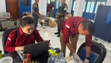 im Penyidik Bidang Tindak Pidana Khusus Kejaksaan Tinggi Sulawesi Tengah melakukan penggeledahan dan penyitaan dokumen di Kantor UPP Kelas III Kolonodale, Kabupaten Morowali Utara, Rabu (24/6/2026). Penggeledahan dilakukan dalam penyidikan dugaan tindak pidana korupsi kegiatan pertambangan nikel tanpa RKAB yang diduga melibatkan PT Cocoman. (Dok. Kejati Sulteng)