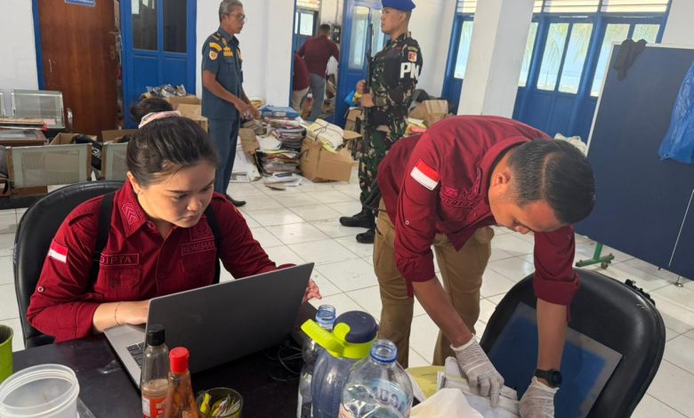 im Penyidik Bidang Tindak Pidana Khusus Kejaksaan Tinggi Sulawesi Tengah melakukan penggeledahan dan penyitaan dokumen di Kantor UPP Kelas III Kolonodale, Kabupaten Morowali Utara, Rabu (24/6/2026). Penggeledahan dilakukan dalam penyidikan dugaan tindak pidana korupsi kegiatan pertambangan nikel tanpa RKAB yang diduga melibatkan PT Cocoman. (Dok. Kejati Sulteng)