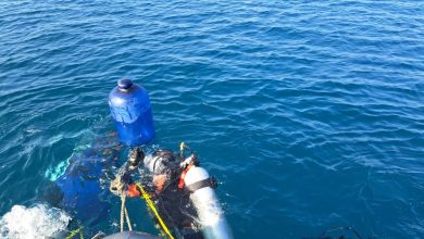 Tim SAR Gabungan melakukan pencarian hari kedua terhadap Nasrin (30), korban yang dilaporkan tenggelam di Pantai Salumbone, Desa Labuan, Kecamatan Labuan, Kabupaten Donggala, Jumat (26/6/2026). Pencarian dilakukan melalui penyisiran di permukaan laut, penyelaman, serta pemantauan udara menggunakan drone thermal.