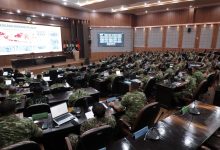 Kepala BNPB Suharyanto memberikan pembekalan strategi penguatan posko komando bencana kepada Pasis Sesko TNI di Bandung, Kamis (25/6).