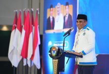 Gubernur Sulawesi Tengah Anwar Hafid menyampaikan paparan dalam Pelantikan PW IKA PMII Sulawesi Tengah di Palu, Minggu (28/6/2026). Dalam kesempatan itu, Anwar menargetkan seluruh desa di Sulawesi Tengah telah menikmati aliran listrik sebelum 2029 sebagai bagian dari upaya pemerataan pembangunan.