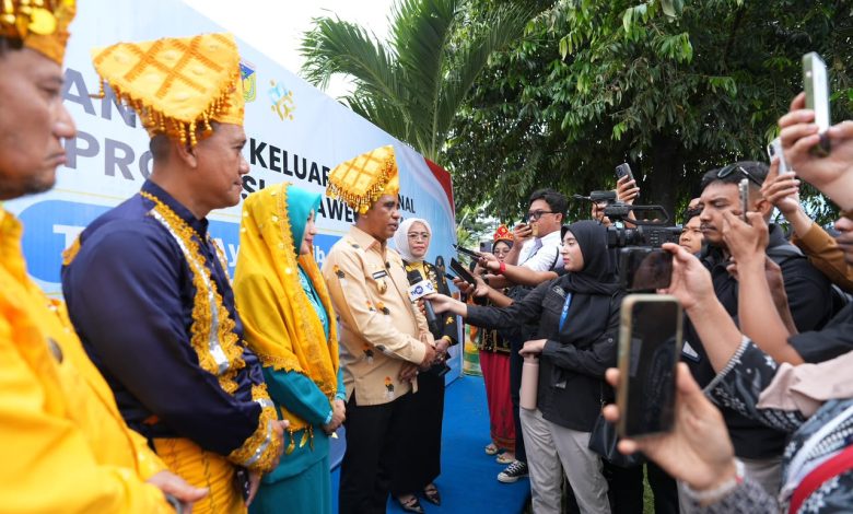 Gubernur Sulawesi Tengah Anwar Hafid menghadiri peringatan Harganas ke-33 di Palu, Senin (30/6/2026). Anwar mengingatkan bahaya fatherless terhadap tumbuh kembang anak.
