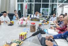 Gubernur Sulawesi Tengah Anwar Hafid memimpin rapat fasilitasi penyelesaian persoalan rumah warga Desa Sulewana bersama Satgas PKA dan PT Poso Energy di Palu.