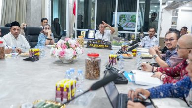 Gubernur Sulawesi Tengah Anwar Hafid memimpin rapat fasilitasi penyelesaian persoalan rumah warga Desa Sulewana bersama Satgas PKA dan PT Poso Energy di Palu.