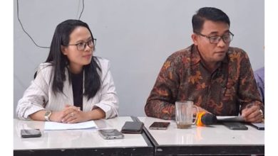 Tim kuasa hukum Mohamad Rizal Intjanae menyampaikan sikap hukum, termasuk pemberian waktu 14 hari kepada Mohammad Irwan Lapatta untuk memberikan klarifikasi atau permohonan maaf, dalam konferensi pers di Sigi, Kamis (2/7/2026).