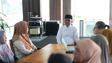 Gubernur Anwar Hafid menerima aspirasi warga Tanjung Sari dan berjanji mengawal penyelesaian sengketa lahan di Kabupaten Banggai.