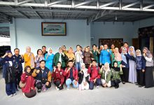 Wakil Menteri Pemberdayaan Perempuan dan Perlindungan Anak (PPPA) Veronica Tan berfoto bersama Wakil Gubernur Sulawesi Tengah Reny A. Lamadjido, jajaran UPTD PPA, dan pegiat perlindungan perempuan dan anak saat kunjungan kerja di Kantor UPTD PPA Provinsi Sulawesi Tengah, Jumat (10/7/2026). Kunjungan tersebut menegaskan komitmen memperkuat perlindungan perempuan dan anak di Sulawesi Tengah.