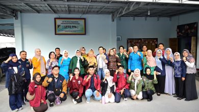 Wakil Menteri Pemberdayaan Perempuan dan Perlindungan Anak (PPPA) Veronica Tan berfoto bersama Wakil Gubernur Sulawesi Tengah Reny A. Lamadjido, jajaran UPTD PPA, dan pegiat perlindungan perempuan dan anak saat kunjungan kerja di Kantor UPTD PPA Provinsi Sulawesi Tengah, Jumat (10/7/2026). Kunjungan tersebut menegaskan komitmen memperkuat perlindungan perempuan dan anak di Sulawesi Tengah.