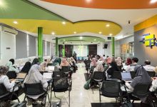 Suasana pelaksanaan Klinik Artikel Ilmiah Program OPOSI (One Person One Scopus International) yang diikuti dosen Universitas Nahdlatul Ulama Surabaya (Unusa) dalam rangka Dies Natalis ke-13. Program ini menjadi bagian dari upaya Unusa memperkuat budaya riset dan meningkatkan publikasi ilmiah pada jurnal internasional bereputasi terindeks Scopus.