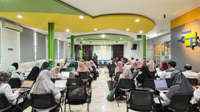 Suasana pelaksanaan Klinik Artikel Ilmiah Program OPOSI (One Person One Scopus International) yang diikuti dosen Universitas Nahdlatul Ulama Surabaya (Unusa) dalam rangka Dies Natalis ke-13. Program ini menjadi bagian dari upaya Unusa memperkuat budaya riset dan meningkatkan publikasi ilmiah pada jurnal internasional bereputasi terindeks Scopus.
