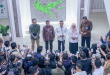 Gubernur Sulawesi Tengah Anwar Hafid didampingi jajaran KPK, Kementerian ATR/BPN, dan Pemerintah Provinsi Sulawesi Tengah memberikan keterangan kepada awak media usai Rapat Koordinasi Pencegahan Korupsi Pelayanan Publik Bidang Pertanahan di Kantor Gubernur Sulawesi Tengah, Palu, Rabu (29/7/2026). Rakor tersebut membahas percepatan sertifikasi aset, penyelesaian konflik agraria, serta penguatan tata kelola pertanahan yang transparan dan berintegritas.