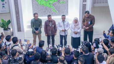 Gubernur Sulawesi Tengah Anwar Hafid didampingi jajaran KPK, Kementerian ATR/BPN, dan Pemerintah Provinsi Sulawesi Tengah memberikan keterangan kepada awak media usai Rapat Koordinasi Pencegahan Korupsi Pelayanan Publik Bidang Pertanahan di Kantor Gubernur Sulawesi Tengah, Palu, Rabu (29/7/2026). Rakor tersebut membahas percepatan sertifikasi aset, penyelesaian konflik agraria, serta penguatan tata kelola pertanahan yang transparan dan berintegritas.