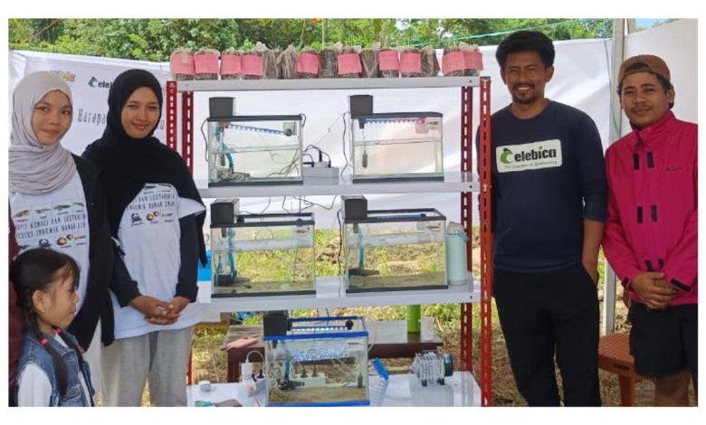 Tim Yayasan Aksi Konservasi Celebica memperkenalkan mini laboratorium pengembangbiakan ikan endemik Danau Lindu di Festival Danau Lindu, Kabupaten Sigi.