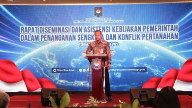 Direktur Ditjen Bina Administrasi Kewilayahan Kemendagri, Amran, membuka rapat penanganan sengketa dan konflik pertanahan di Yogyakarta.