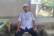 Tokoh masyarakat Kabupaten Sigi, Muzakir, saat menyampaikan dukungan terhadap laporan L-KPK Sulteng ke Kejati Sulteng terkait dugaan proyek Penataan Kawasan Rano Bungi di Desa Kabobona.