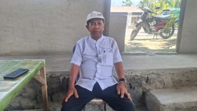 Tokoh masyarakat Kabupaten Sigi, Muzakir, saat menyampaikan dukungan terhadap laporan L-KPK Sulteng ke Kejati Sulteng terkait dugaan proyek Penataan Kawasan Rano Bungi di Desa Kabobona.