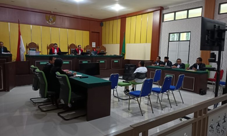 Suasana sidang perdana dugaan korupsi Dinas Peternakan Sigi di Pengadilan Tipikor Palu.