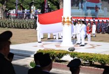 Paskibraka Sulawesi Tengah mengibarkan Merah Putih pada upacara HUT ke-81 RI di Palu