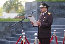 Kepala Kejati Sulteng Zullikar Tanjung membacakan amanat Jaksa Agung saat upacara HUT ke-81 RI