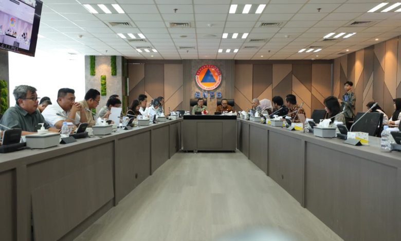 Rapat BNPB dan Ombudsman RI membahas monitoring pelayanan kebencanaan NTT dan Sumatra di Graha BNPB, Jakarta, Rabu (2/9/2026).