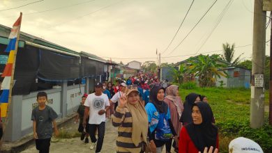 Peserta mengikuti Jalan Santai Pesta Rakyat Juara Vol. 4 di RT 02 Juata Permai, Tarakan, Minggu (6/9/2026).