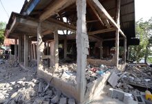FOTO ARSIP BNPB: Kerusakan rumah warga akibat gempa M7,7 Flores di Desa Peoza Karamba, Kabupaten Ende, Rabu (19/8/2026).