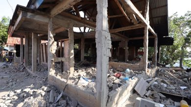 FOTO ARSIP BNPB: Kerusakan rumah warga akibat gempa M7,7 Flores di Desa Peoza Karamba, Kabupaten Ende, Rabu (19/8/2026).