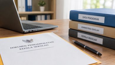 lustrasi dokumen administrasi pengangkatan kepala sekolah dan data pendidikan. (Ilustrasi: Interkini.co)